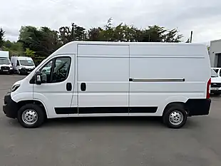 Used 2022 Peugeot Boxer Professional White - Interior and Exterior details 17