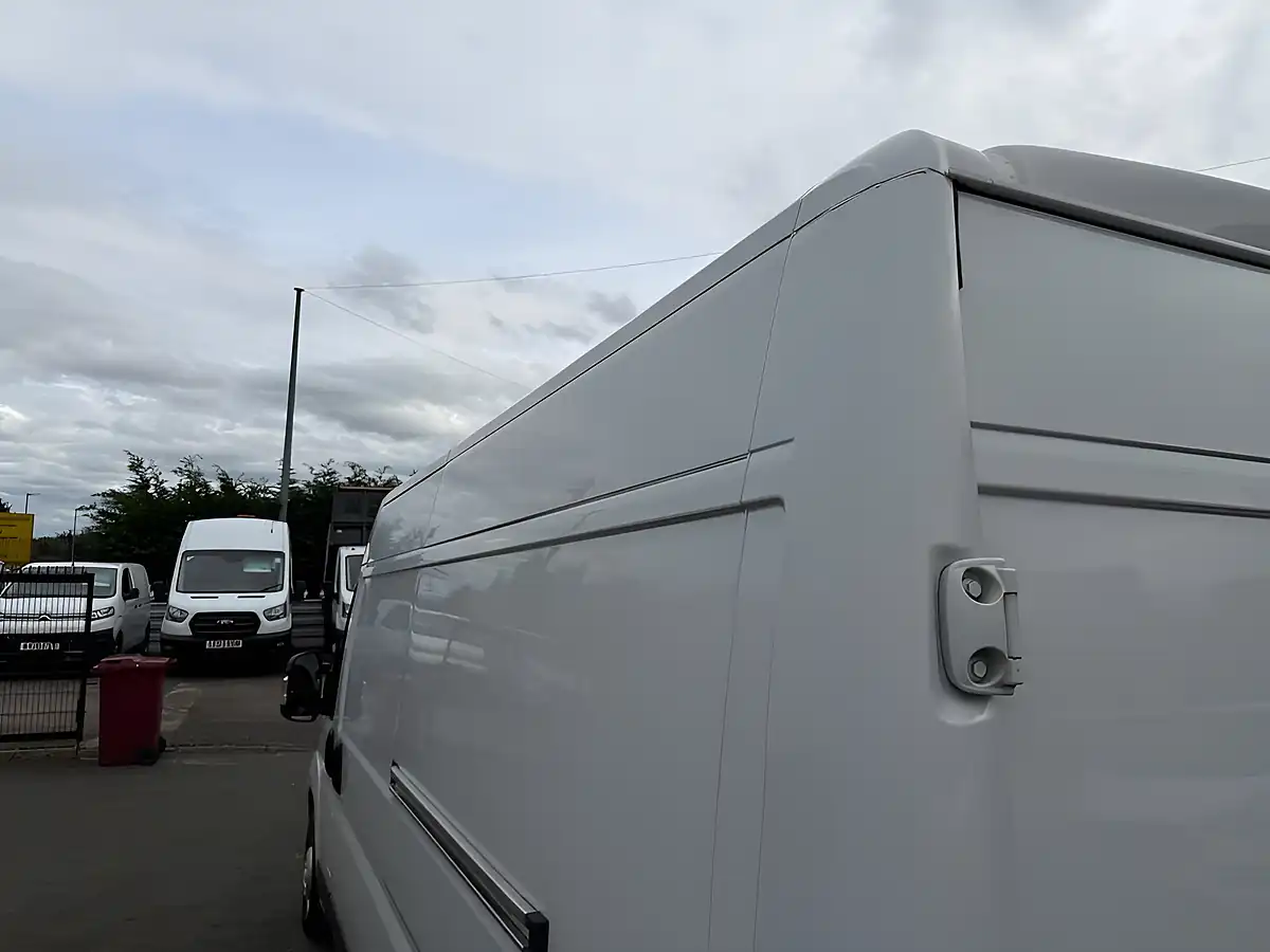 Used 2022 Peugeot Boxer Professional White - Interior and Exterior details 18
