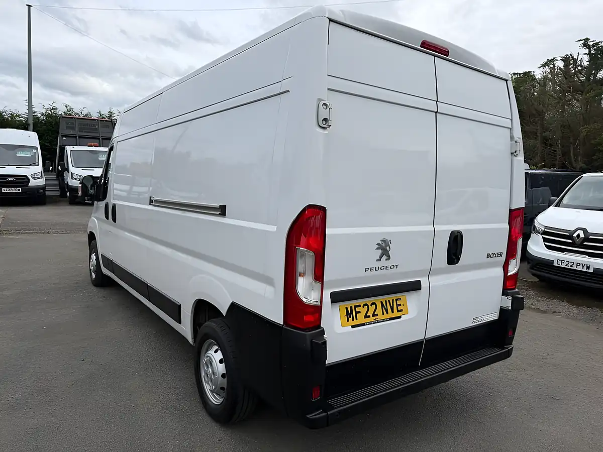 Used 2022 Peugeot Boxer Professional White - Interior and Exterior details 20