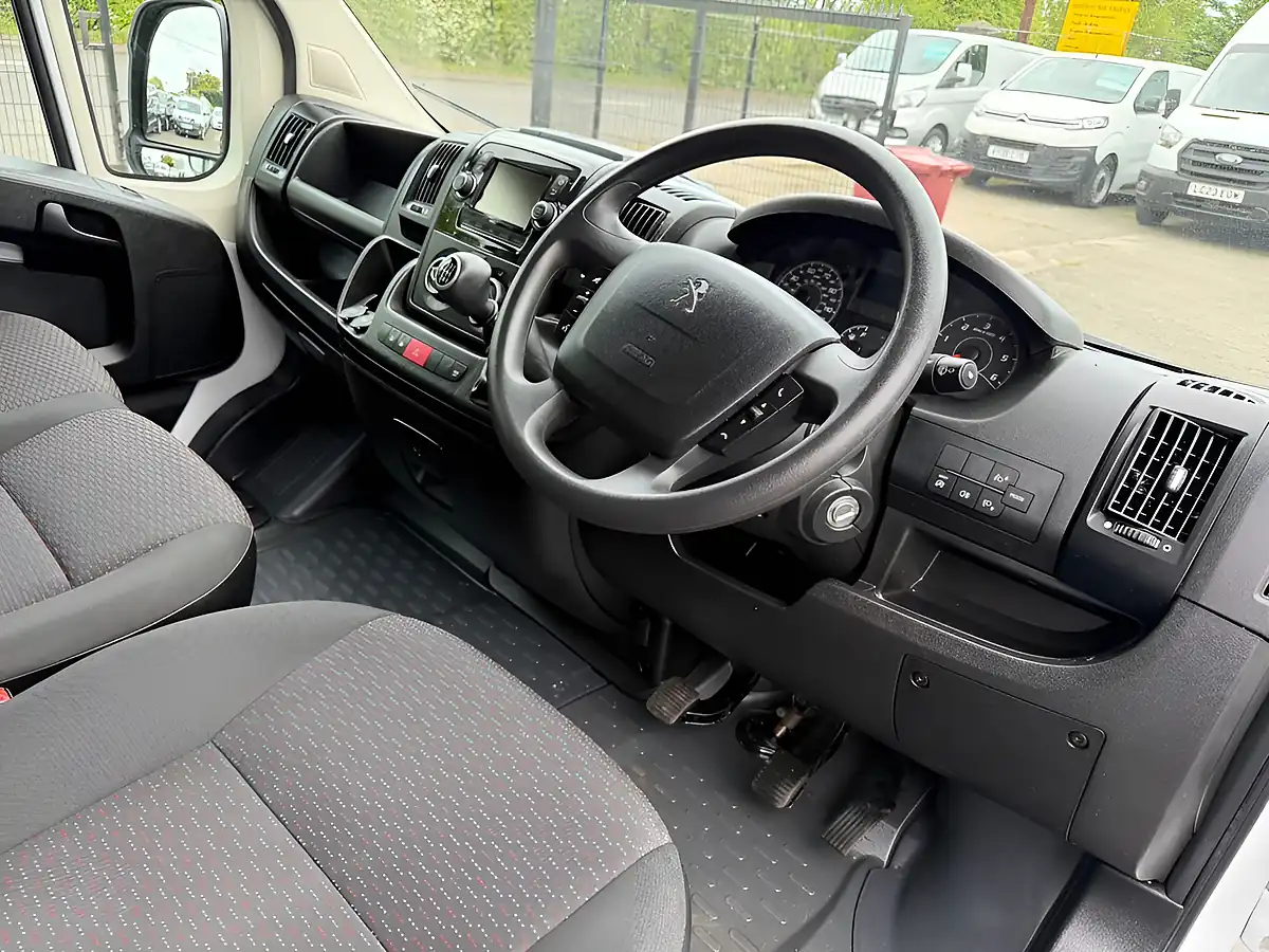 Used 2022 Peugeot Boxer Professional White - Interior and Exterior details 3
