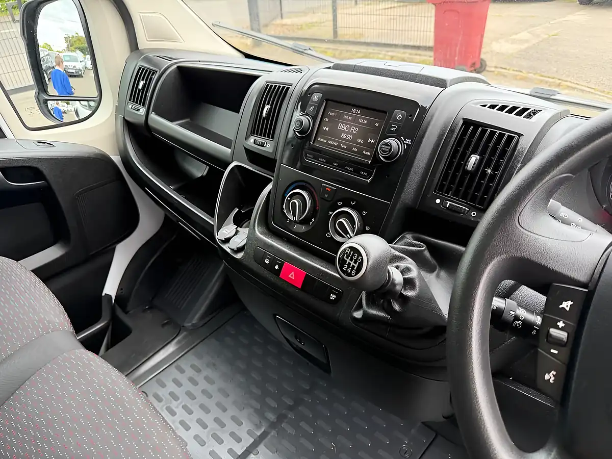 Used 2022 Peugeot Boxer Professional White - Interior and Exterior details 9