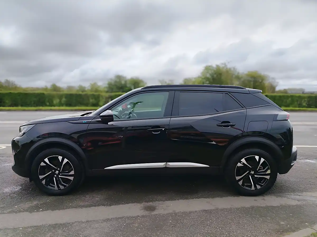 Used 2022 Peugeot E-2008 Allure Premium Nera Black Metallic - Interior and Exterior details 9
