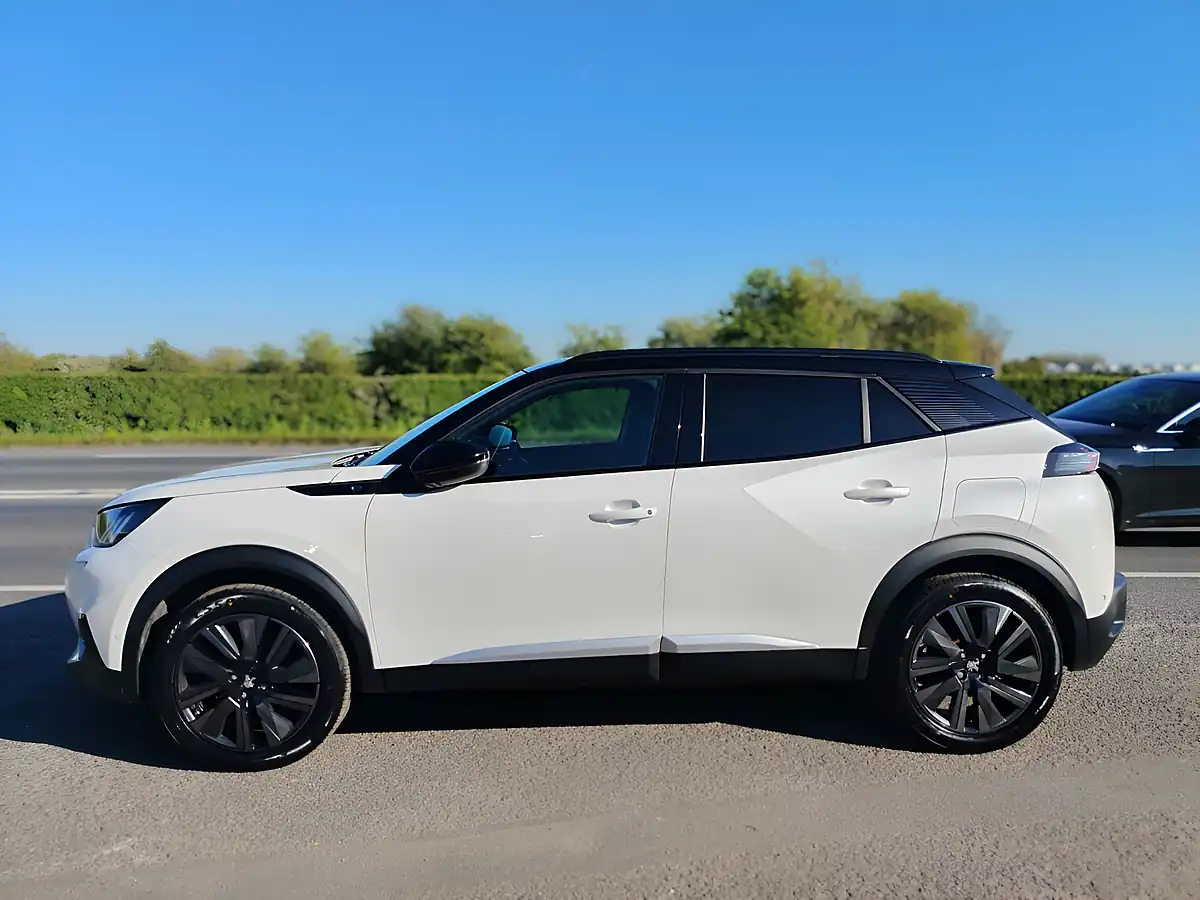 Used 2022 Peugeot E-2008 GT Premium White - Interior and Exterior details 9