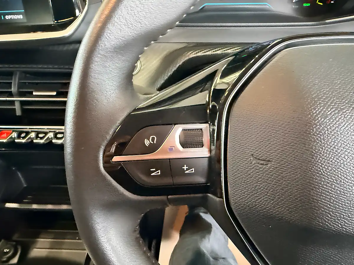 Used 2022 Peugeot E-208 Active Premium Yellow - Interior and Exterior details 17