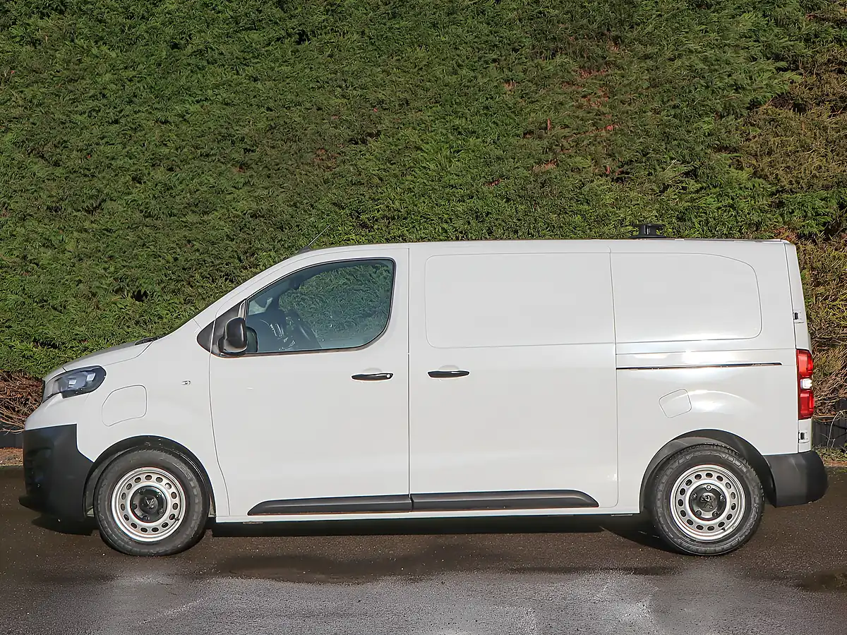 Used 2022 Peugeot E-Expert Professional Blanc White - Interior and Exterior details 14