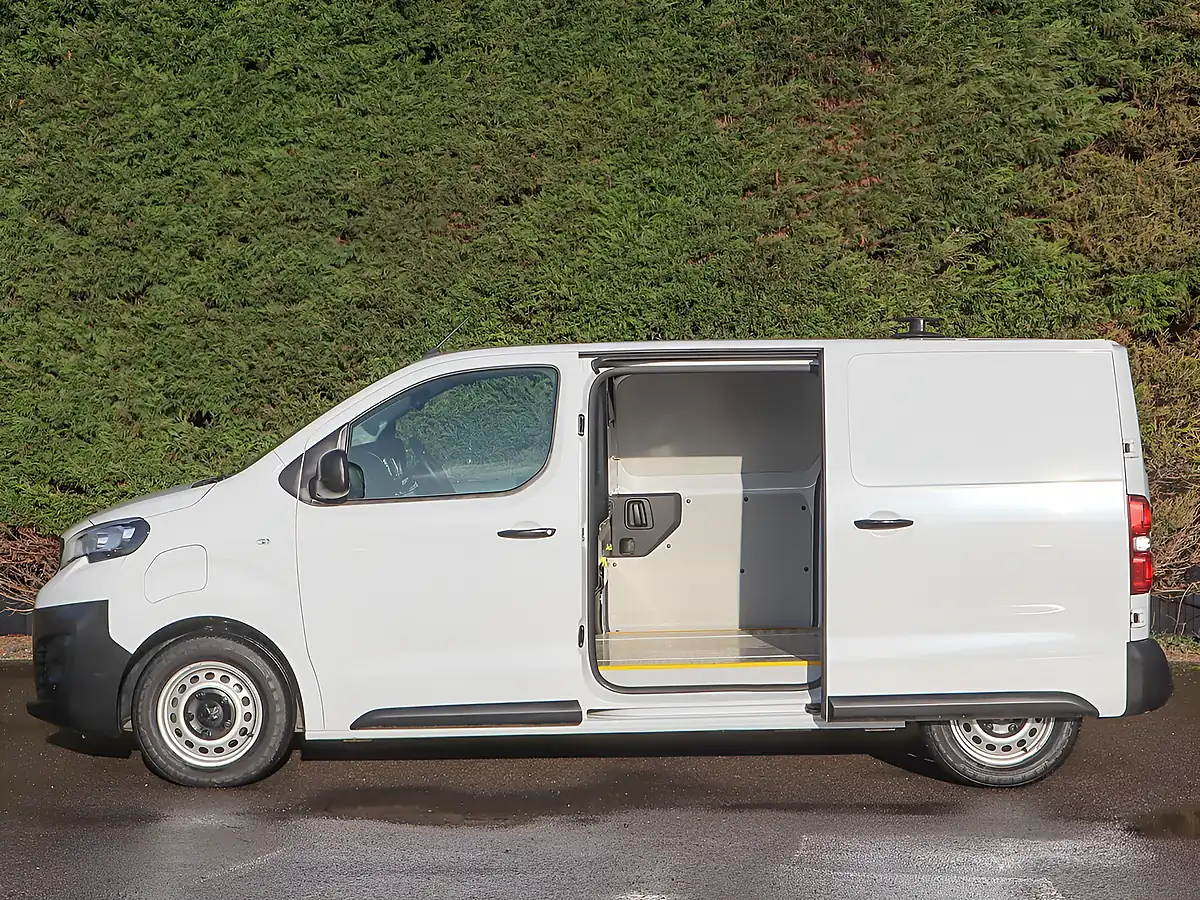Used 2022 Peugeot E-Expert Professional Blanc White - Interior and Exterior details 15