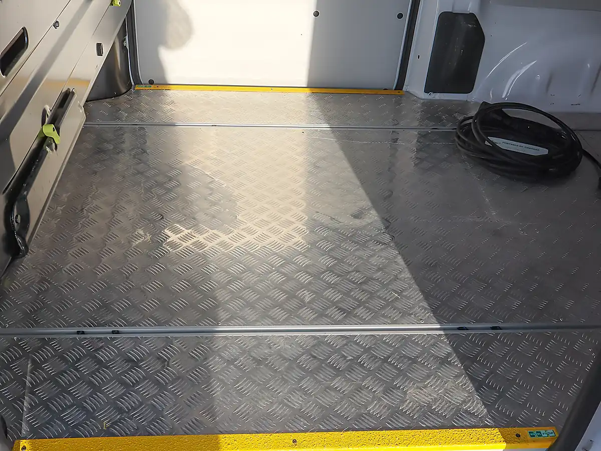 Used 2022 Peugeot E-Expert Professional Blanc White - Interior and Exterior details 17