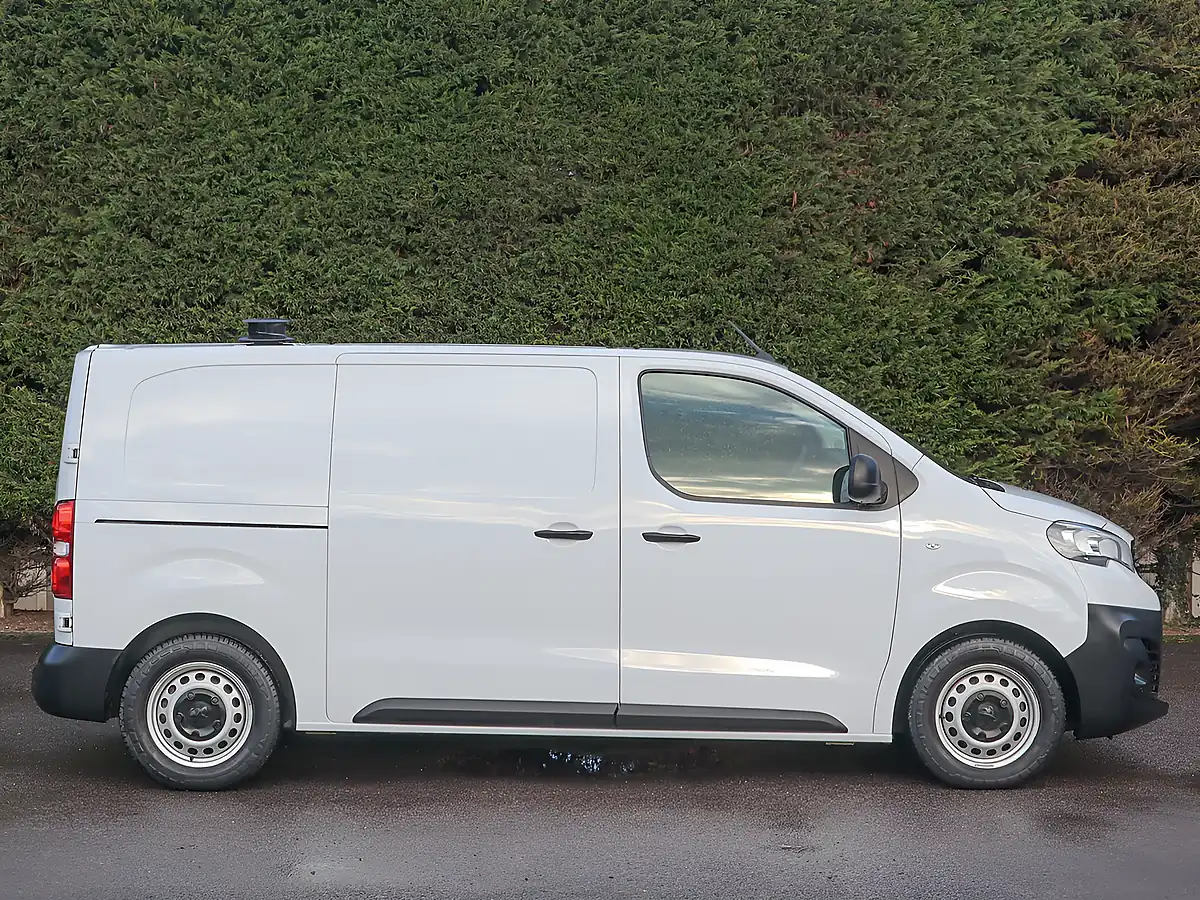 Used 2022 Peugeot E-Expert Professional Blanc White - Interior and Exterior details 5