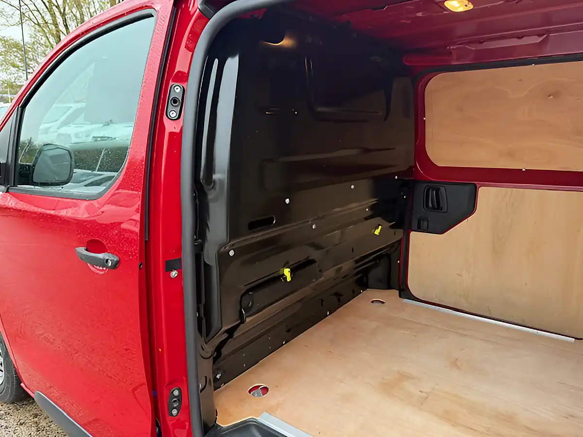 Used 2022 Peugeot Expert Professional L2 Mwb Euro6 Red - Interior and Exterior details 11