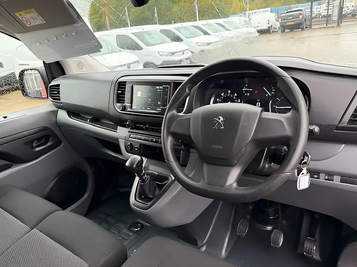 Used 2022 Peugeot Expert Professional L2 Mwb Euro6 Red - Interior and Exterior details 16