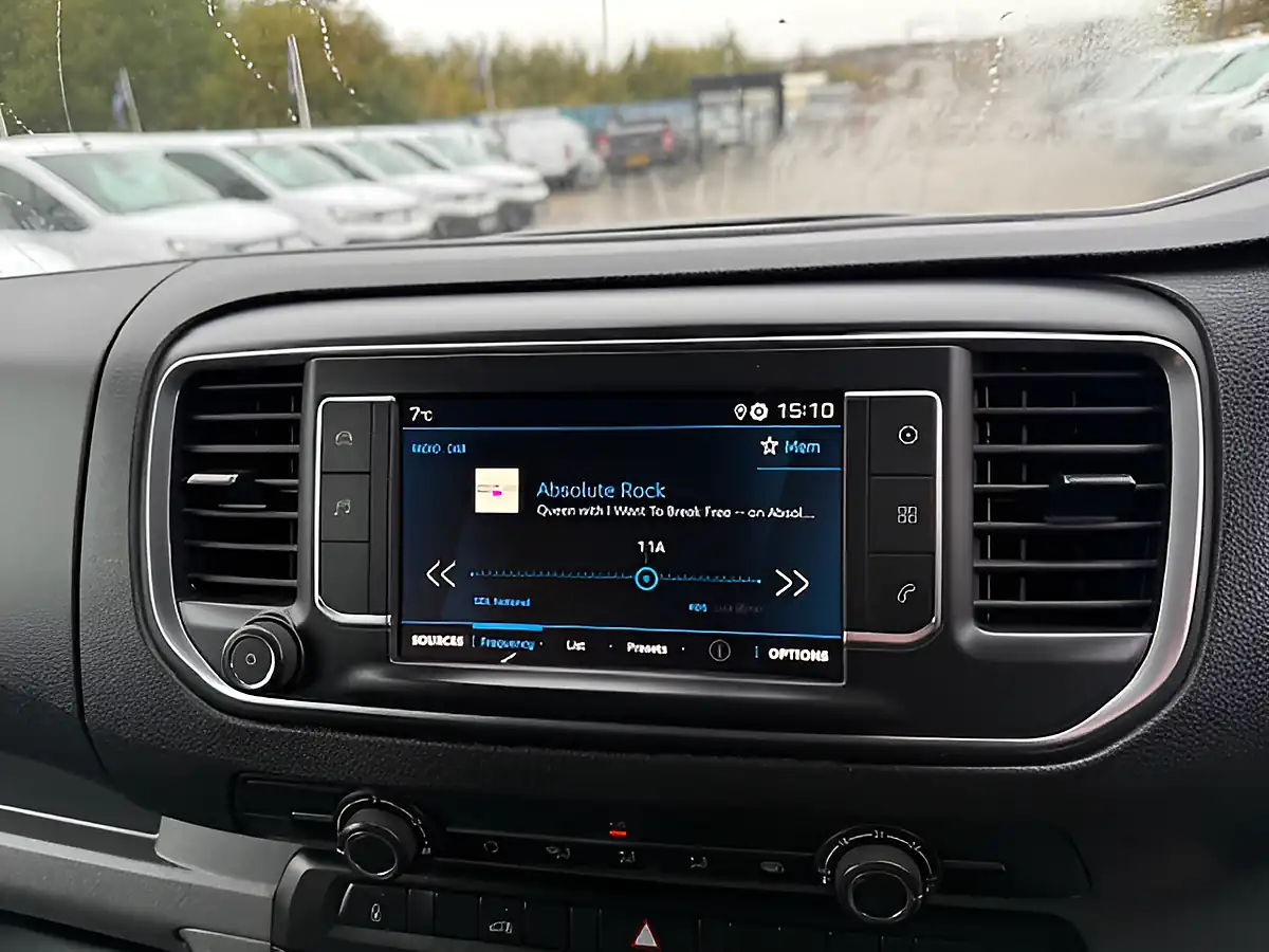 Used 2022 Peugeot Expert Professional L2 Mwb Euro6 Red - Interior and Exterior details 18