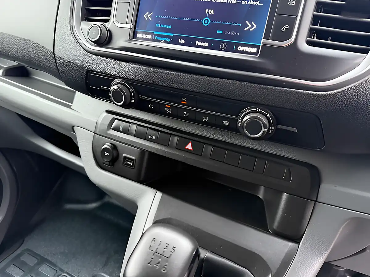 Used 2022 Peugeot Expert Professional L2 Mwb Euro6 Red - Interior and Exterior details 19