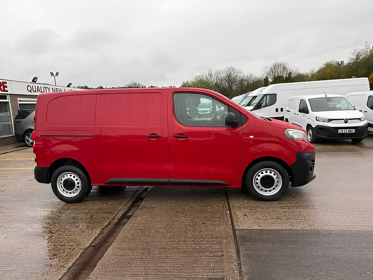 Used 2022 Peugeot Expert Professional L2 Mwb Euro6 Red - Interior and Exterior details 2