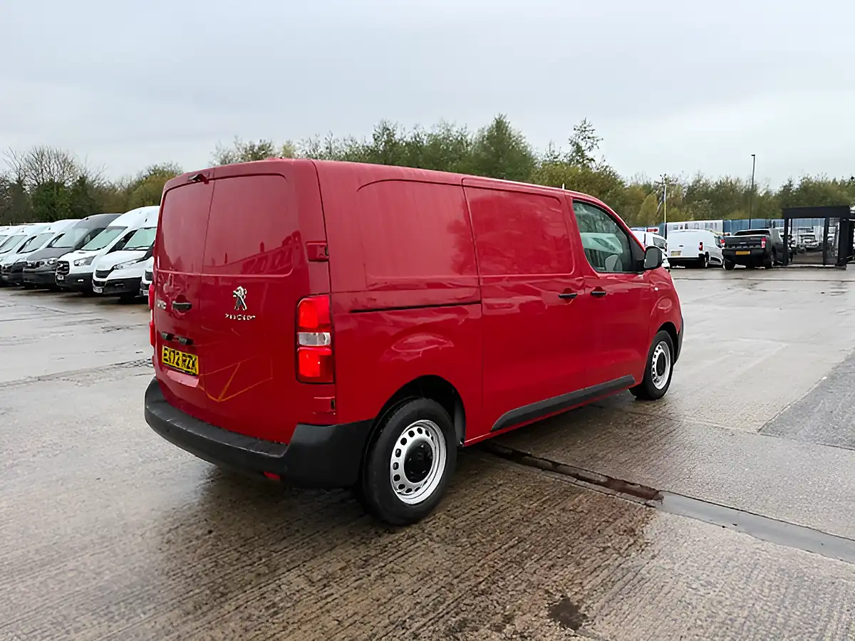 Used 2022 Peugeot Expert Professional L2 Mwb Euro6 Red - Interior and Exterior details 4