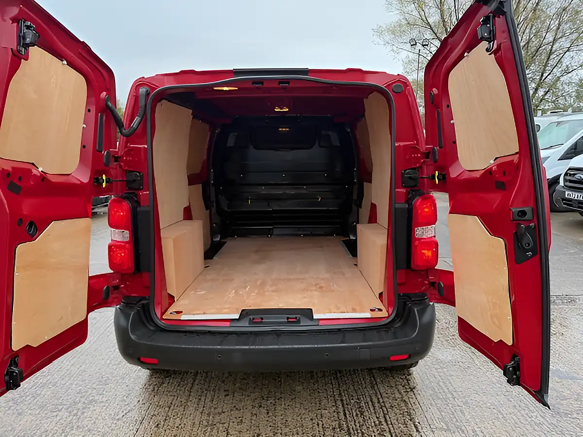 Used 2022 Peugeot Expert Professional L2 Mwb Euro6 Red - Interior and Exterior details 6