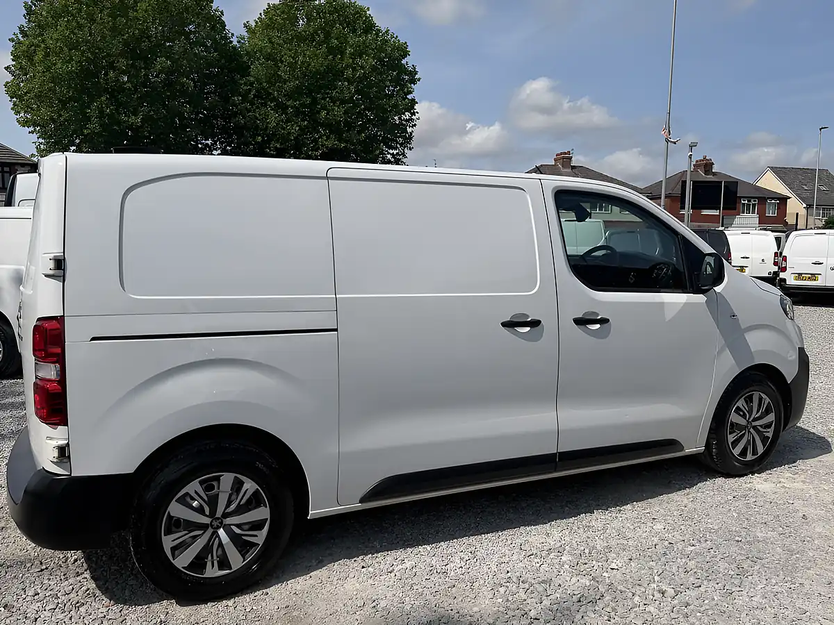 Used 2022 Peugeot Expert Professional Premium L1 White - Interior and Exterior details 10
