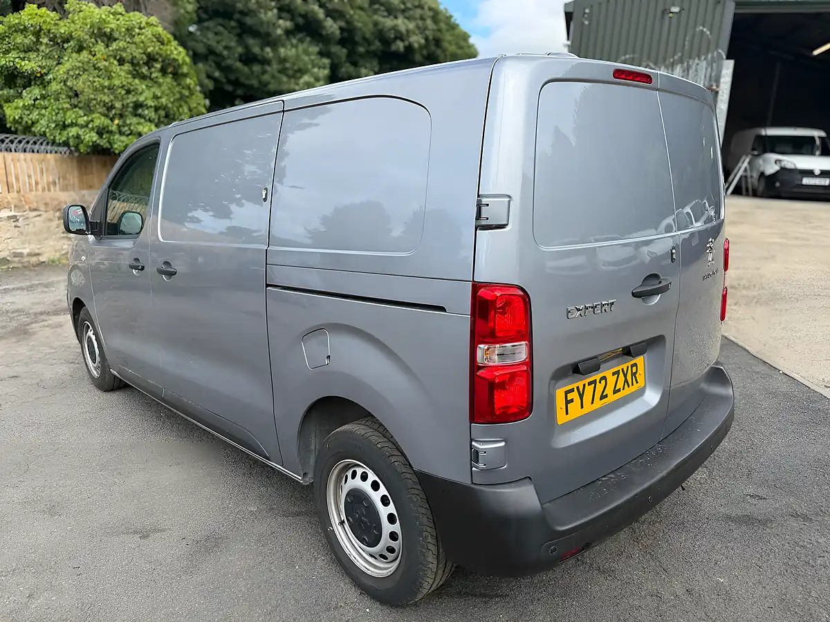 Used 2022 Peugeot Expert Professional Premium Standard Cumulus Grey Met - Interior and Exterior details 6