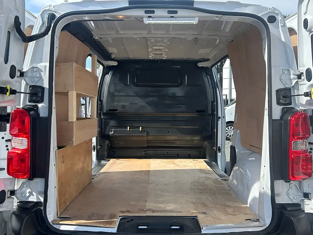 Used 2022 Peugeot Expert Professional Premium Standard White - Interior and Exterior details 14