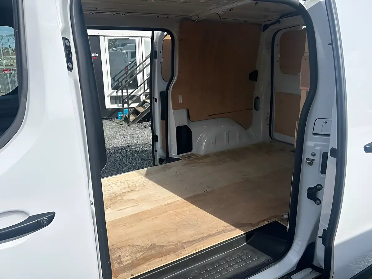 Used 2022 Peugeot Expert Professional Premium Standard White - Interior and Exterior details 15