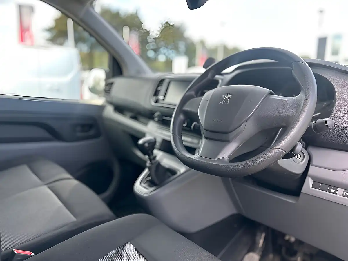 Used 2022 Peugeot Expert Professional Premium Standard White - Interior and Exterior details 17