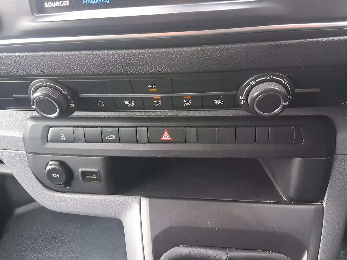 Used 2022 Peugeot Expert Professional Premium White - Interior and Exterior details 18