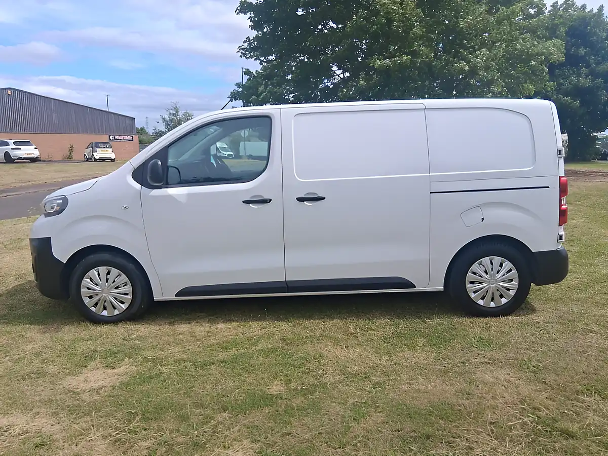 Used 2022 Peugeot Expert Professional Premium White - Interior and Exterior details 2