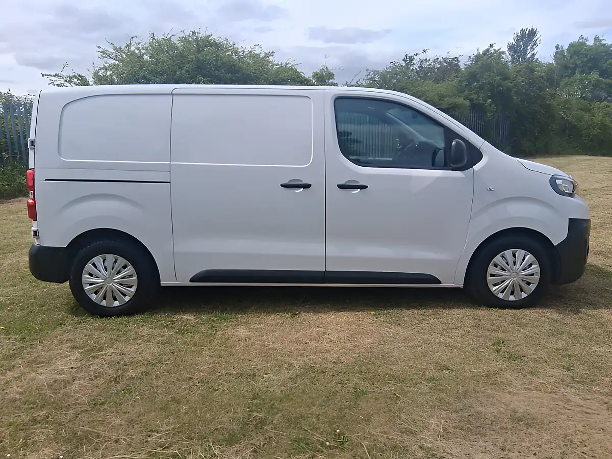 Used 2022 Peugeot Expert Professional Premium White - Interior and Exterior details 6