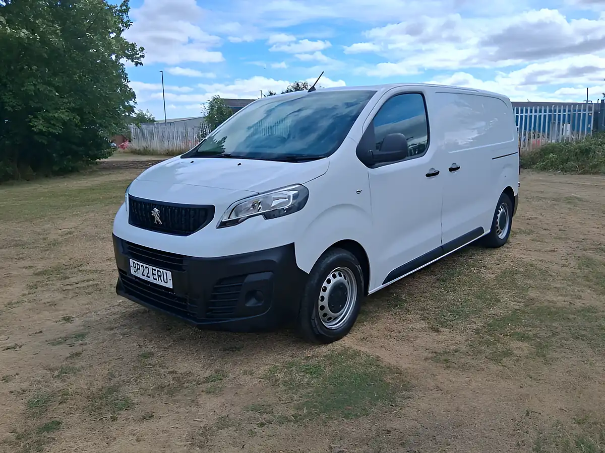 Used 2022 Peugeot Expert Professional Premium White - Front View