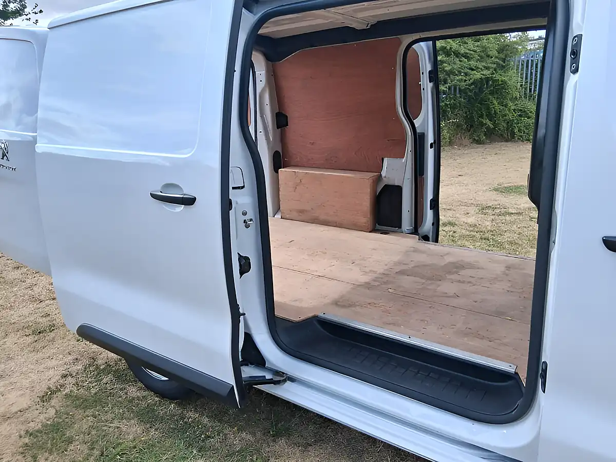 Used 2022 Peugeot Expert Professional Premium White - Interior and Exterior details 11
