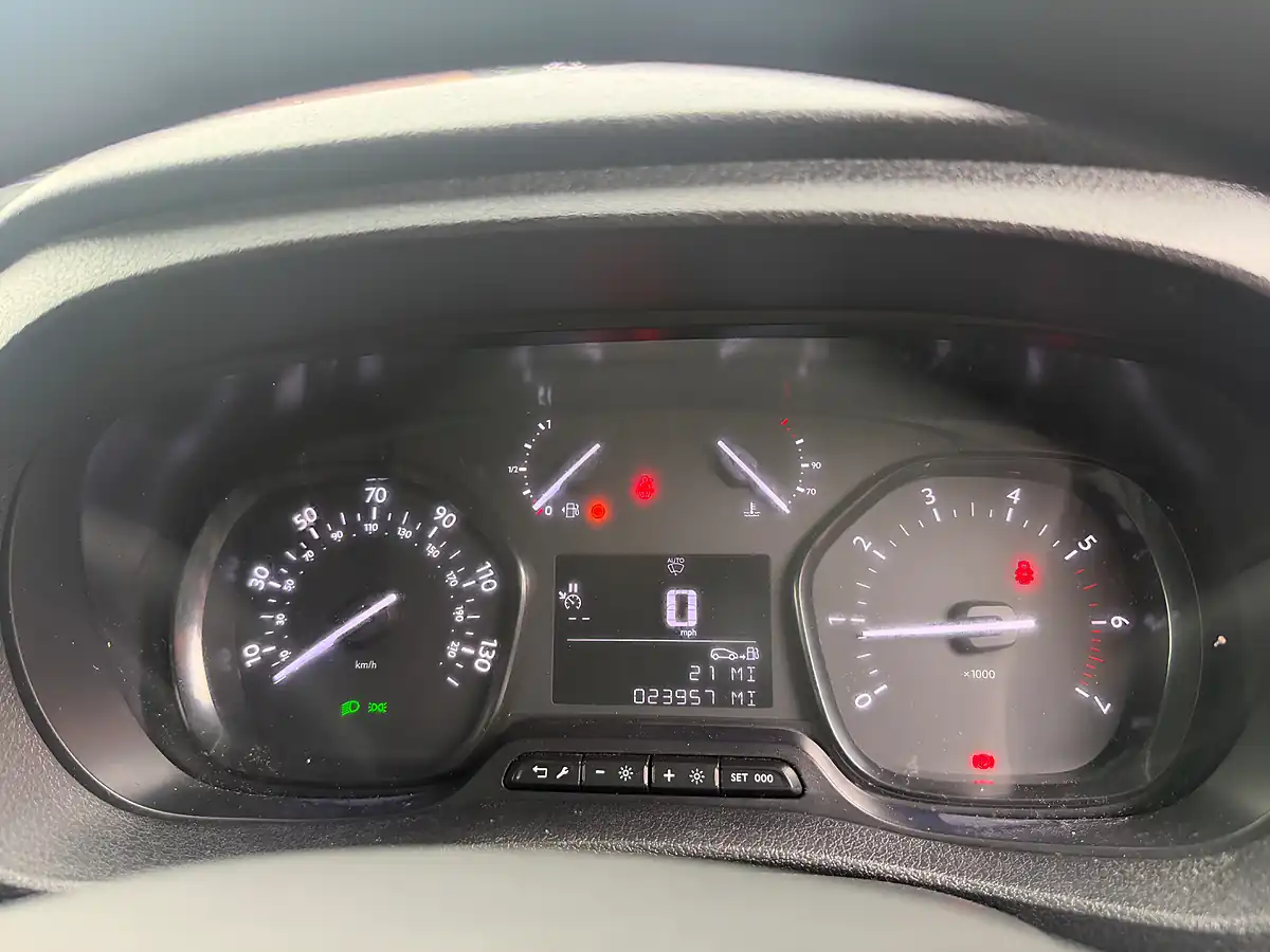 Used 2022 Peugeot Expert Professional Premium White - Interior and Exterior details 13