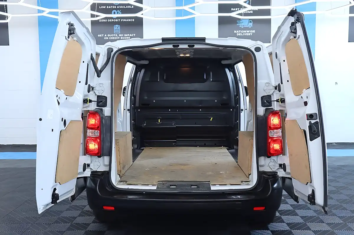 Used 2022 Peugeot Expert Professional Premium White - Interior and Exterior details 11