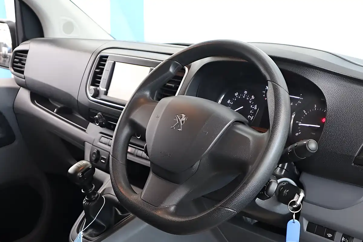 Used 2022 Peugeot Expert Professional Premium White - Interior and Exterior details 17