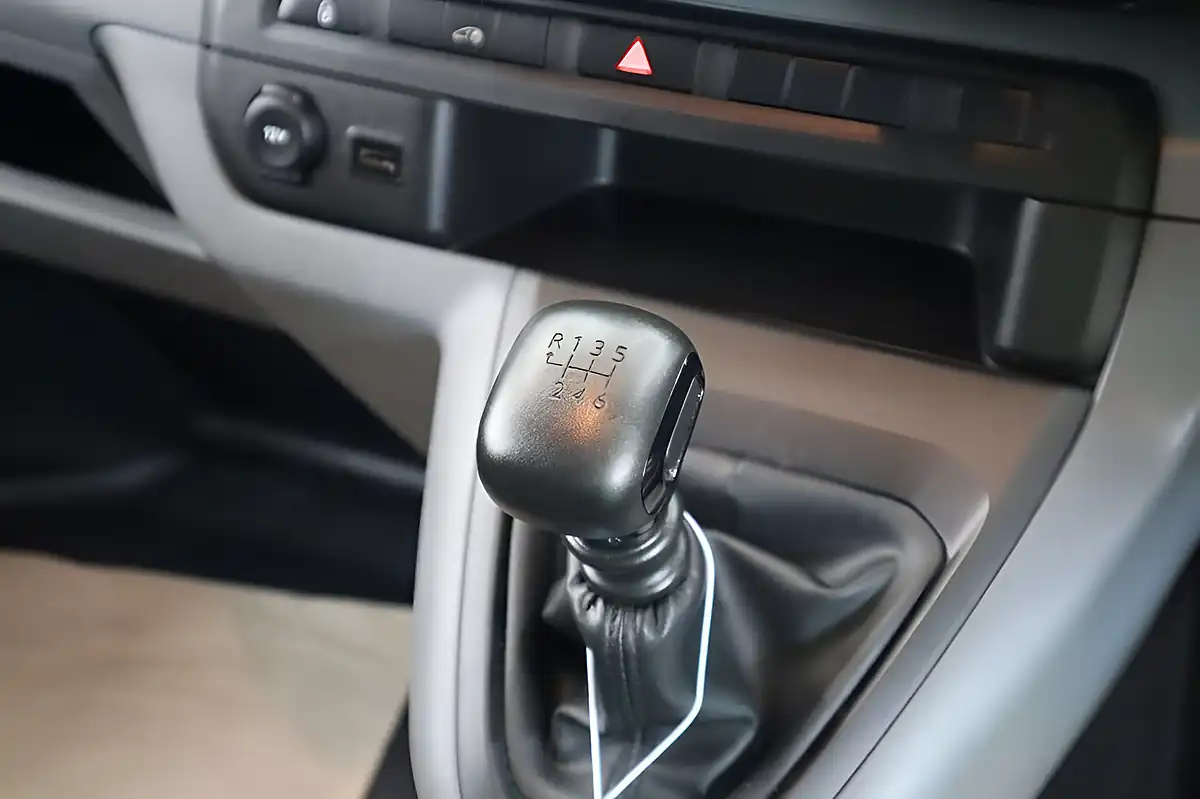 Used 2022 Peugeot Expert Professional Premium White - Interior and Exterior details 18