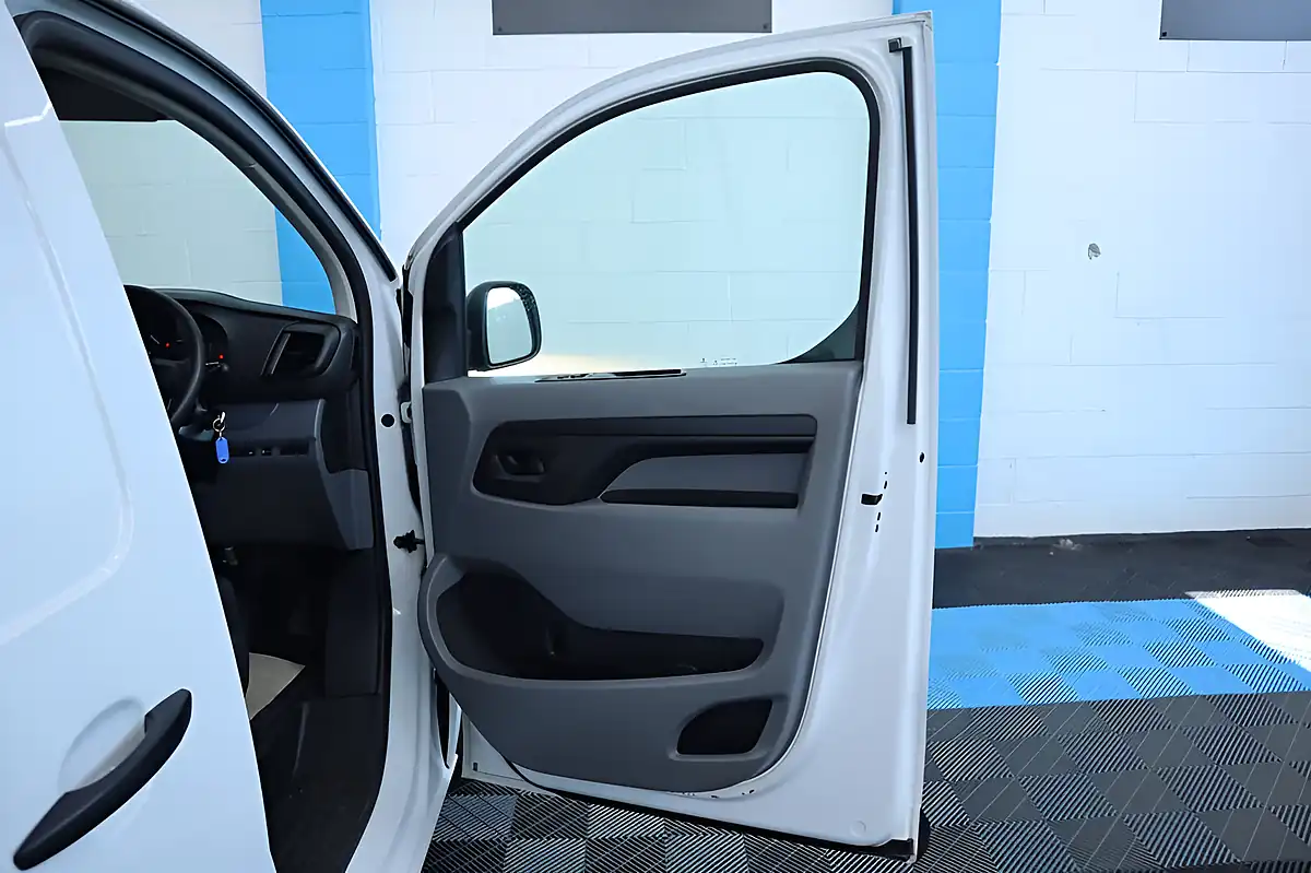Used 2022 Peugeot Expert Professional Premium White - Interior and Exterior details 16