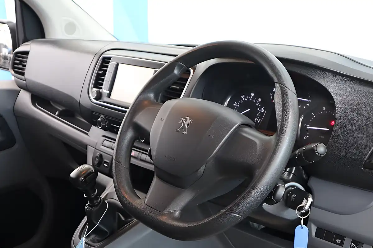 Used 2022 Peugeot Expert Professional Premium White - Interior and Exterior details 17
