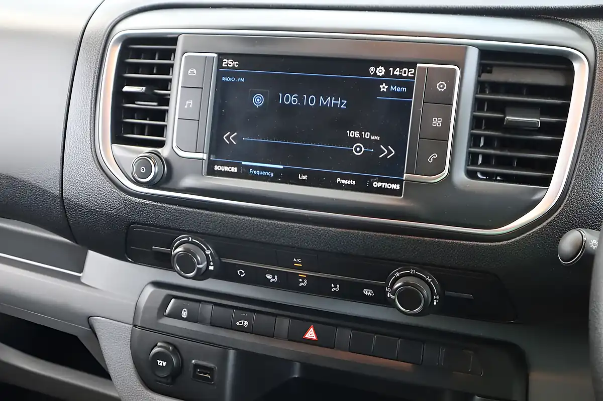 Used 2022 Peugeot Expert Professional Premium White - Interior and Exterior details 18