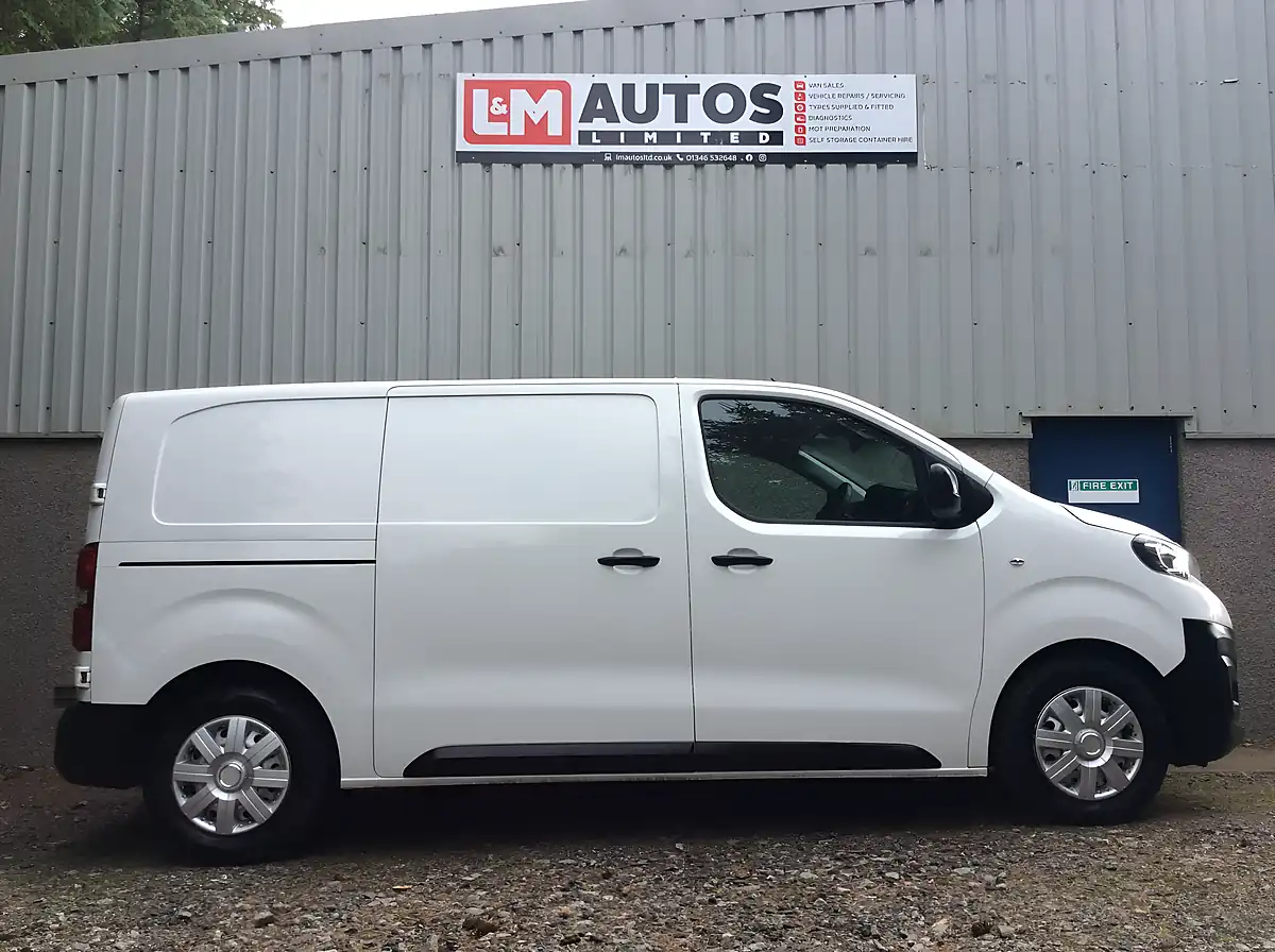 Used 2022 Peugeot Expert Professional Premium White - Front View
