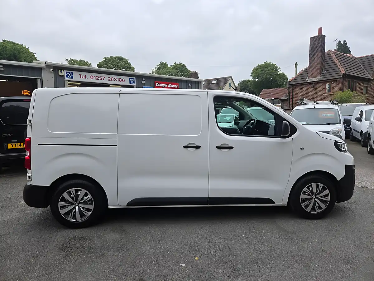 Used 2022 Peugeot Expert Professional Premium White - Interior and Exterior details 13