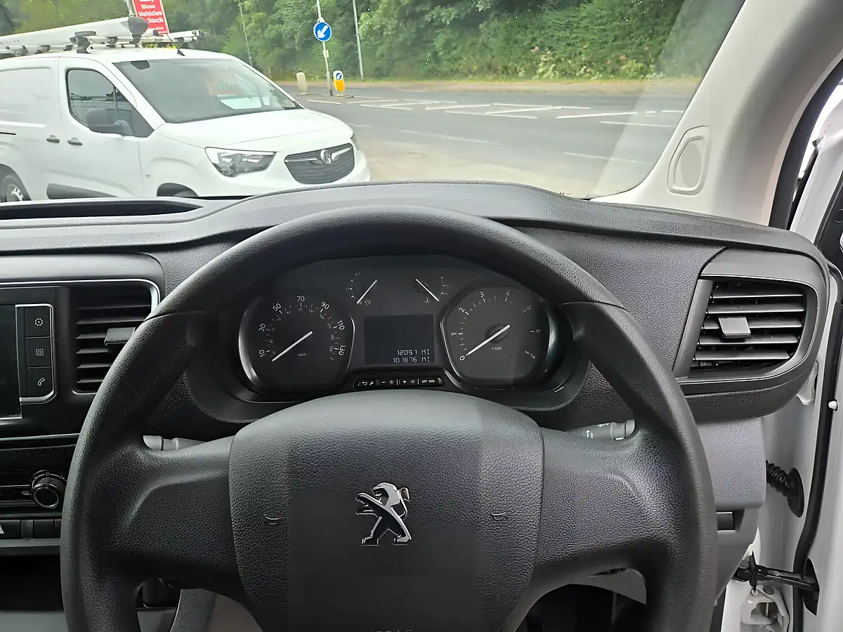 Used 2022 Peugeot Expert Professional Premium White - Interior and Exterior details 16