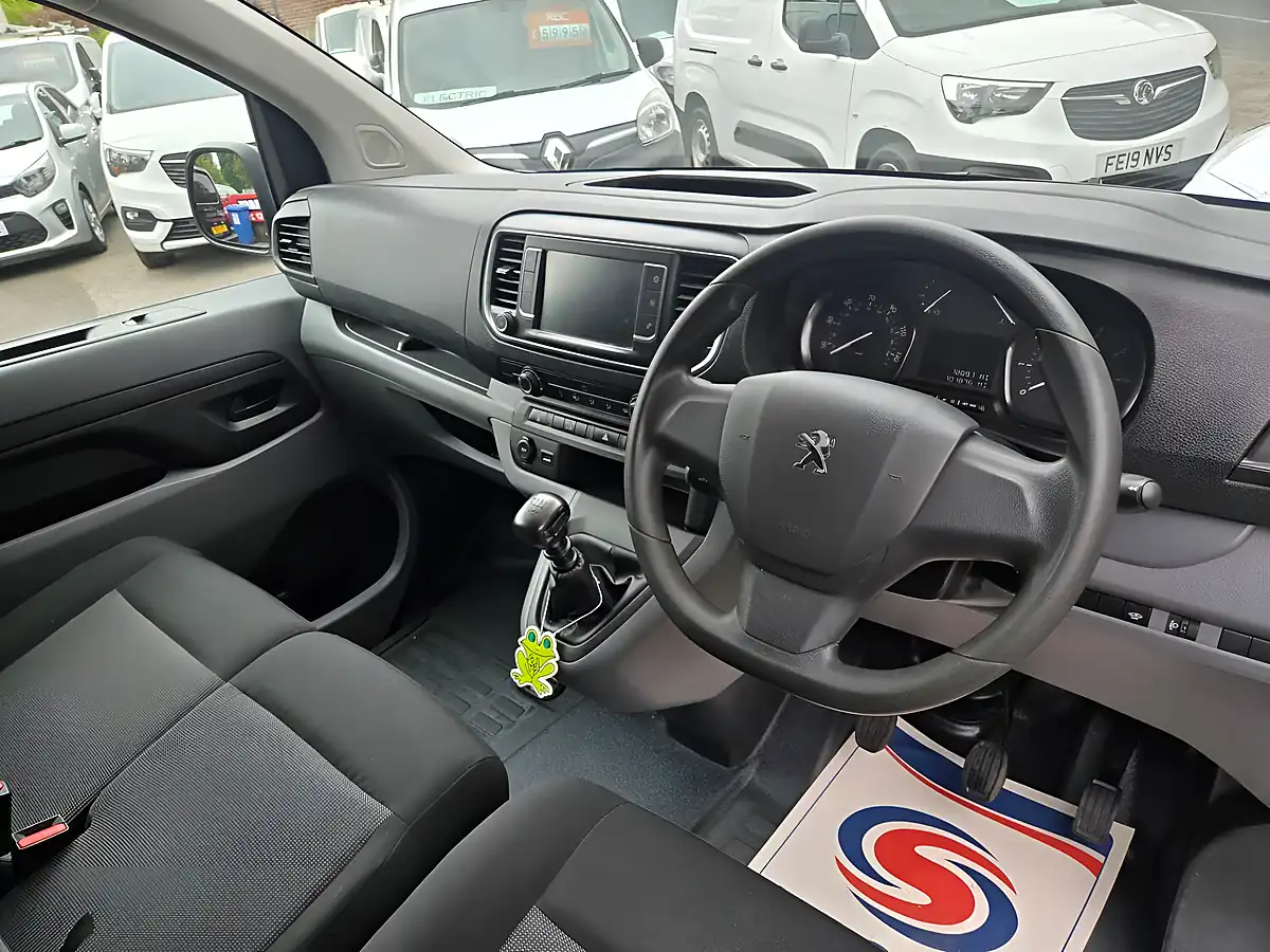 Used 2022 Peugeot Expert Professional Premium White - Interior and Exterior details 17