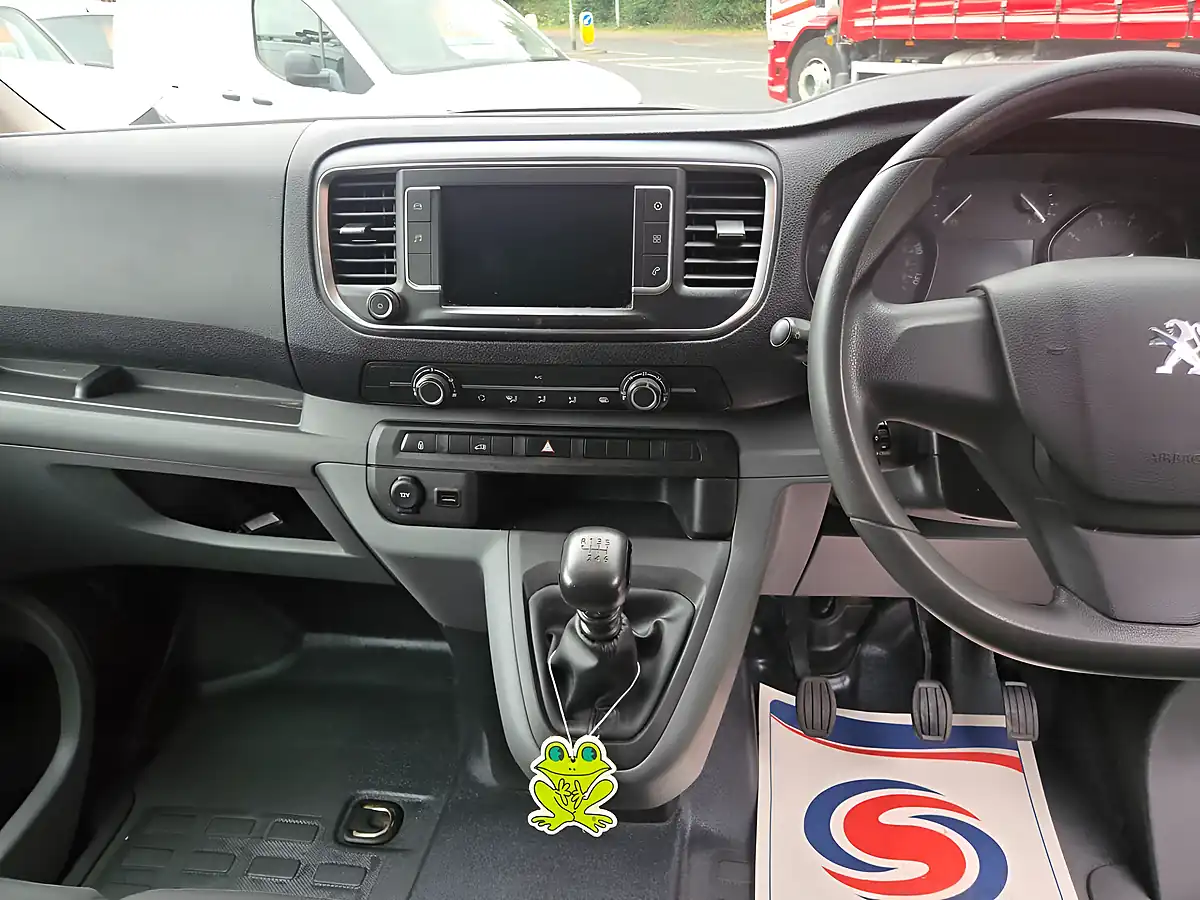 Used 2022 Peugeot Expert Professional Premium White - Interior and Exterior details 18