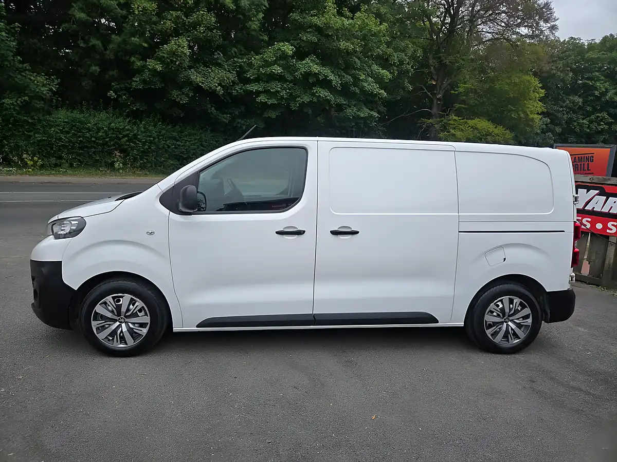 Used 2022 Peugeot Expert Professional Premium White - Interior and Exterior details 4