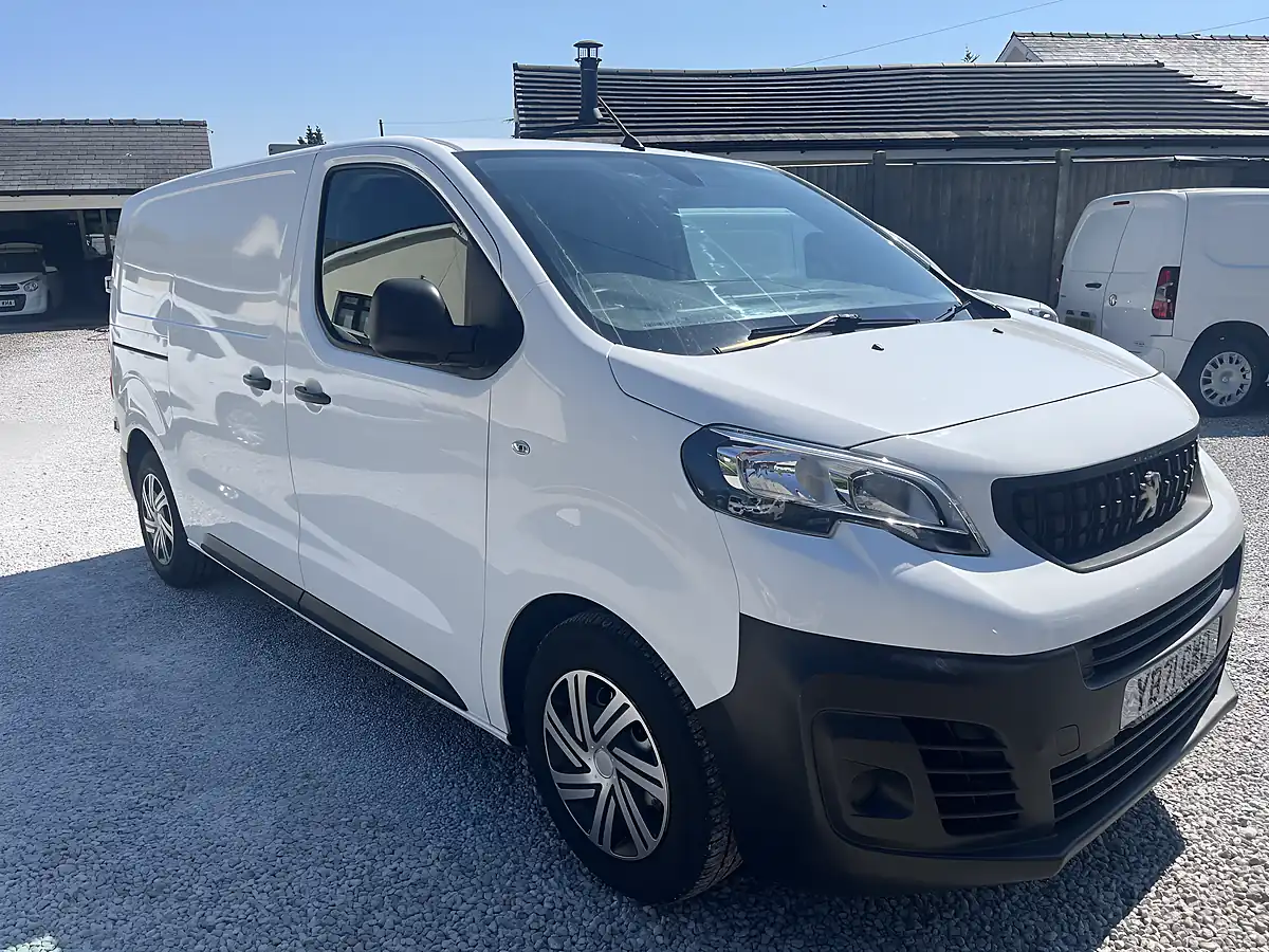 Used 2022 Peugeot Expert Professional Premium White - Front View