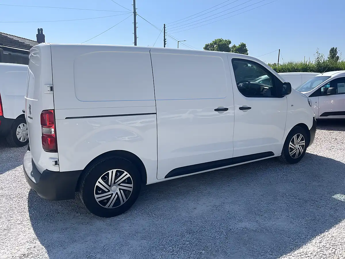 Used 2022 Peugeot Expert Professional Premium White - Interior and Exterior details 11