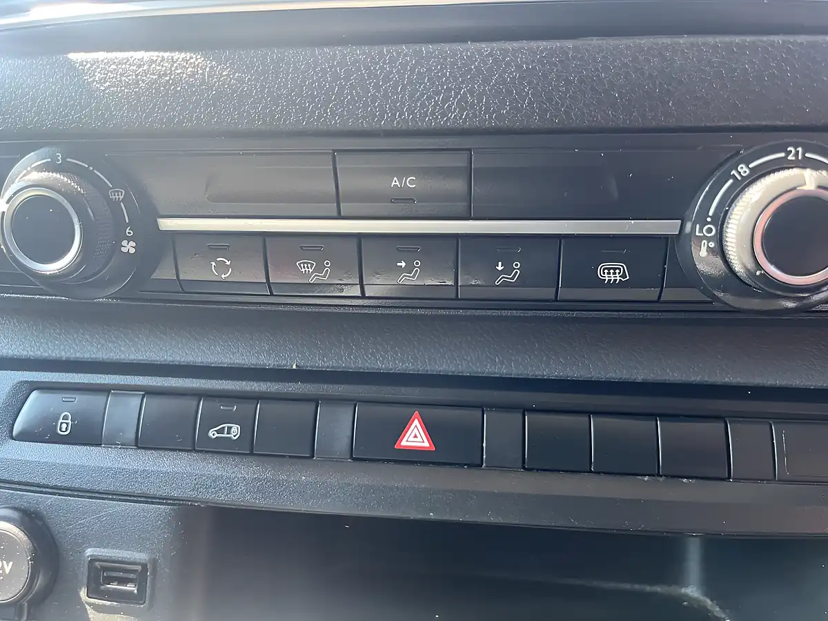 Used 2022 Peugeot Expert Professional Premium White - Interior and Exterior details 15