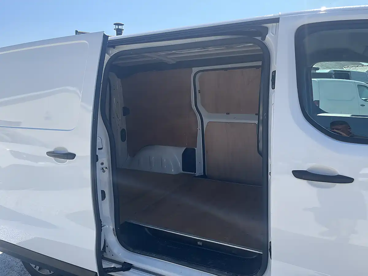 Used 2022 Peugeot Expert Professional Premium White - Interior and Exterior details 18