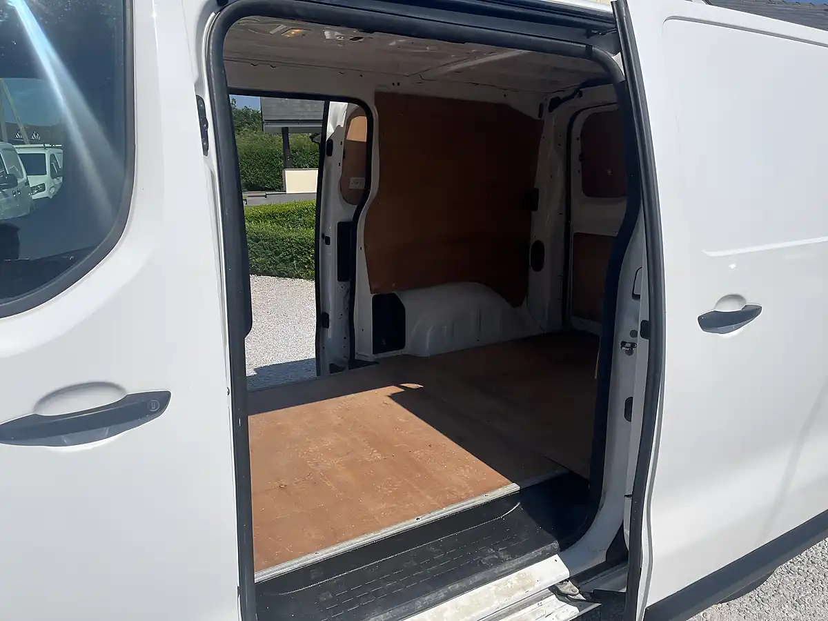 Used 2022 Peugeot Expert Professional Premium White - Interior and Exterior details 19