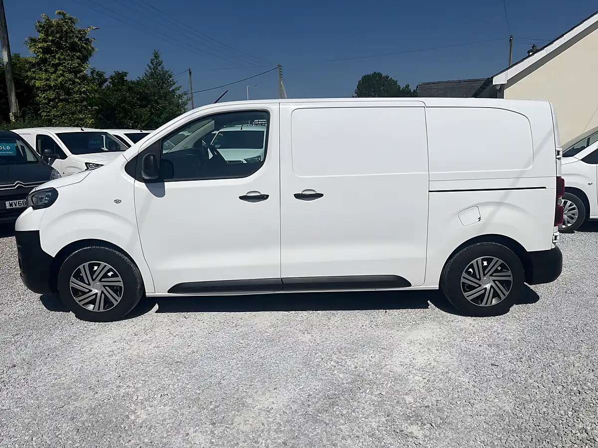 Used 2022 Peugeot Expert Professional Premium White - Interior and Exterior details 9
