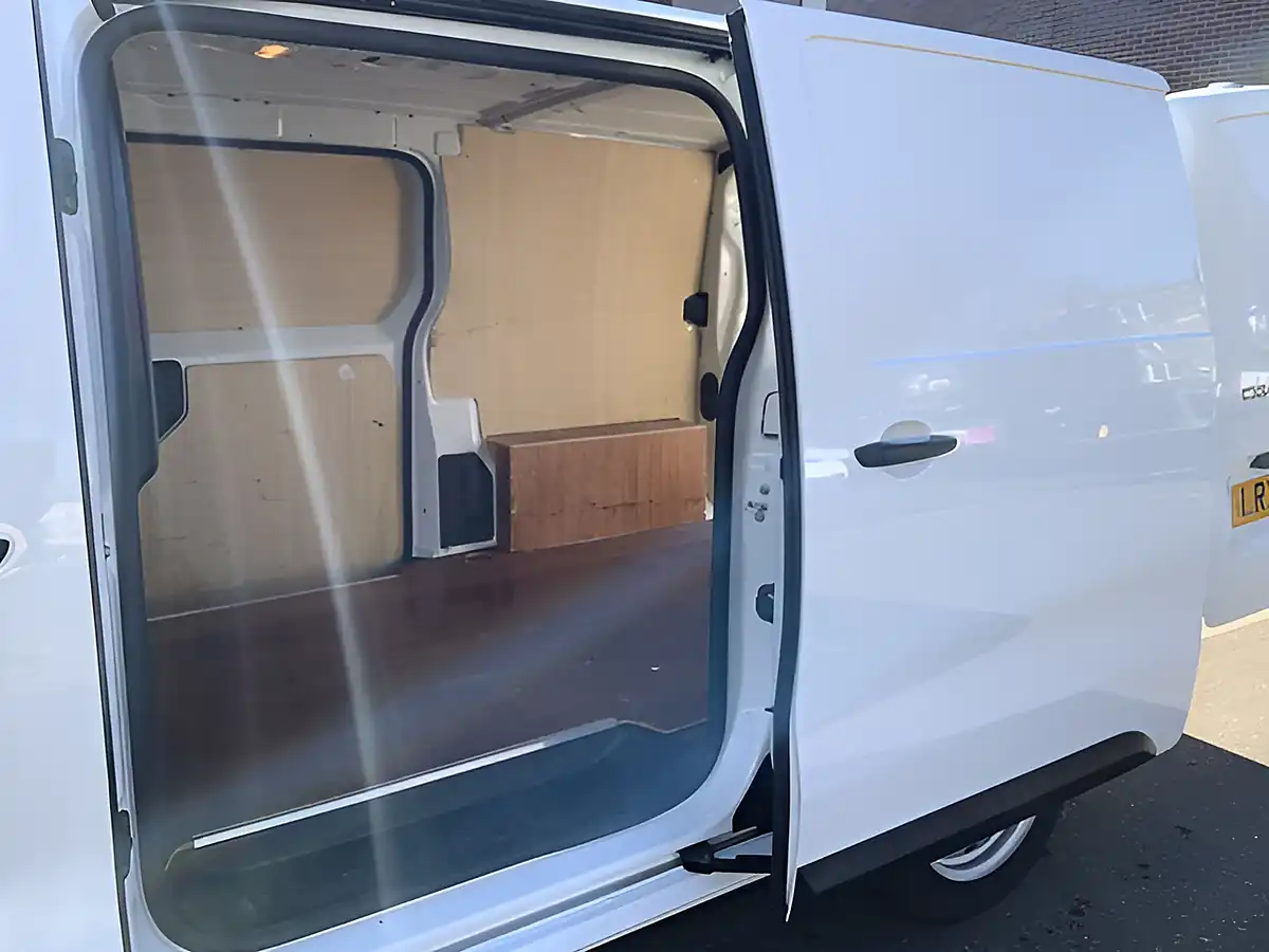 Used 2022 Peugeot Expert Professional Premium White - Interior and Exterior details 10