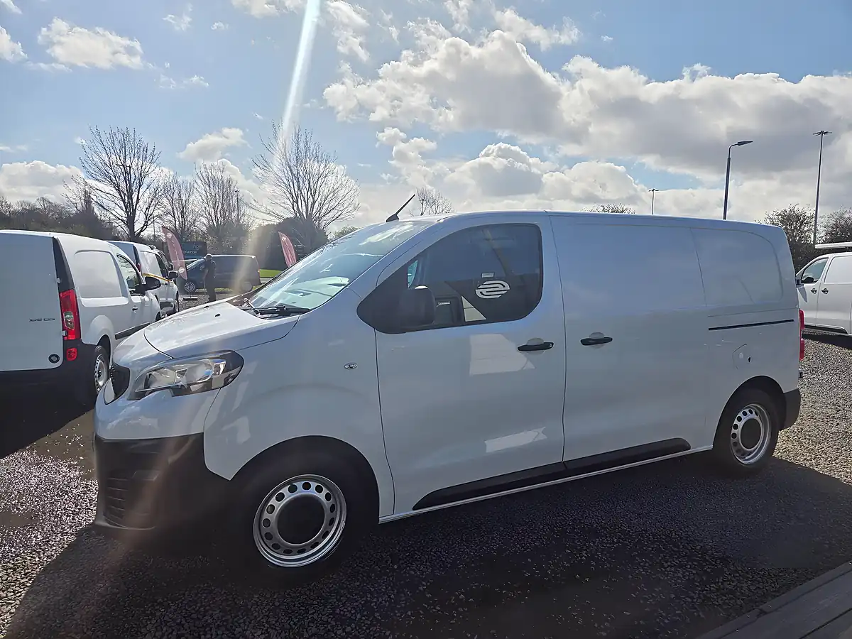 Used 2022 Peugeot Expert S Premium Standard White - Interior and Exterior details 10